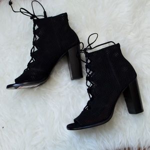 NWT | FRYE Black Lace Up Booties | Size 8.5